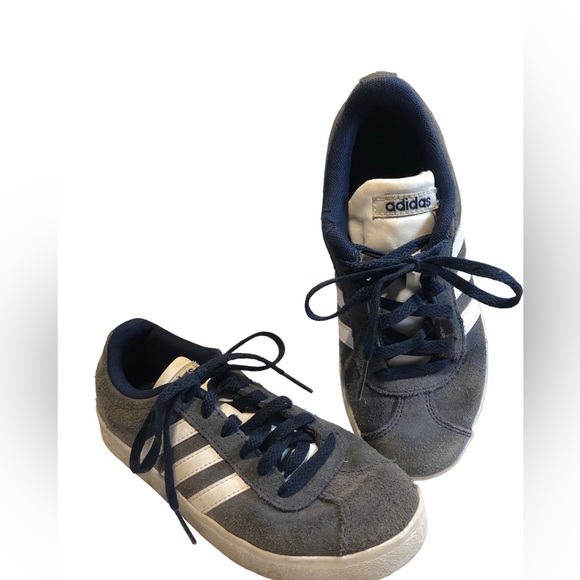 Adidas Court Grey casual Shoe Boys Size 2 - Picture 1 of 13